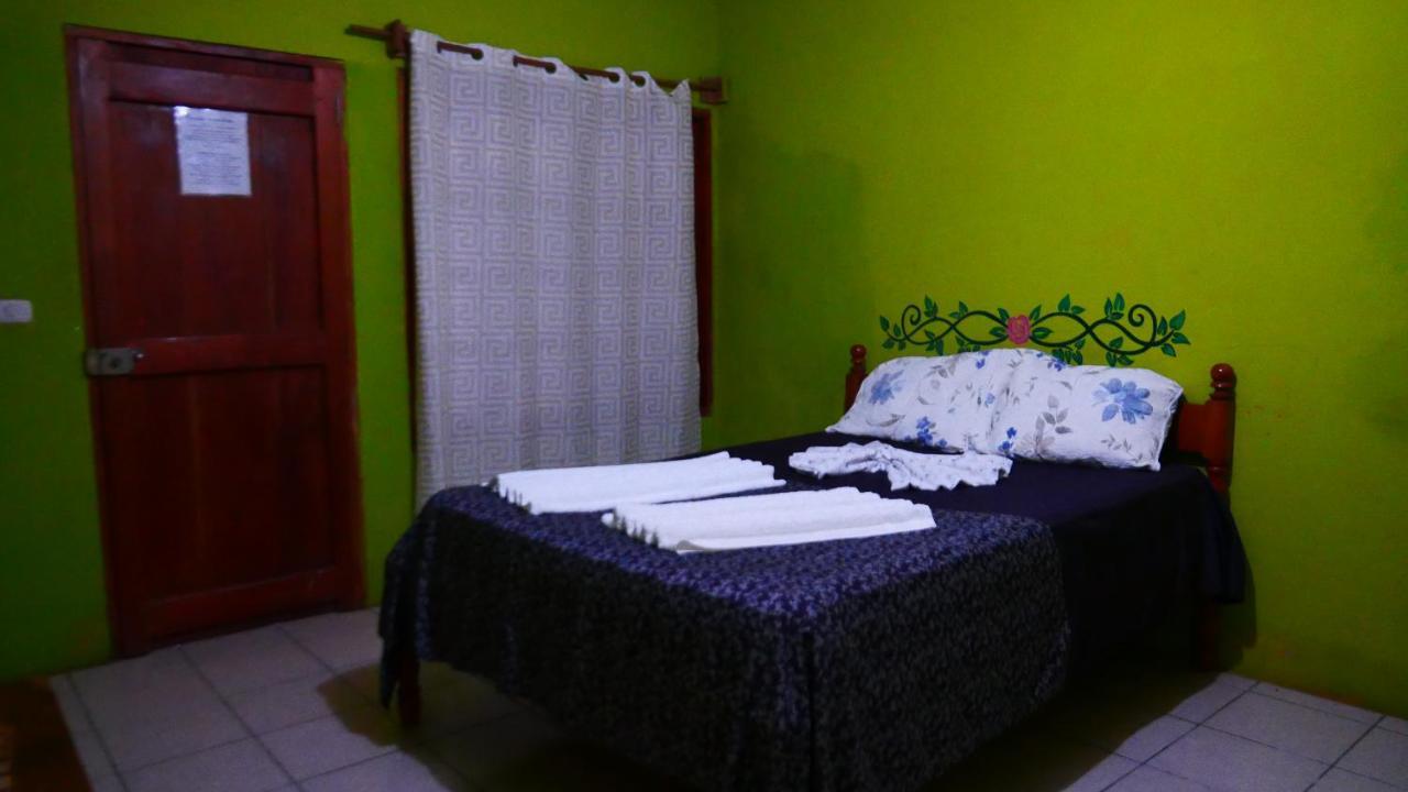 Hotel Restaurante Cocos Santa Cruz