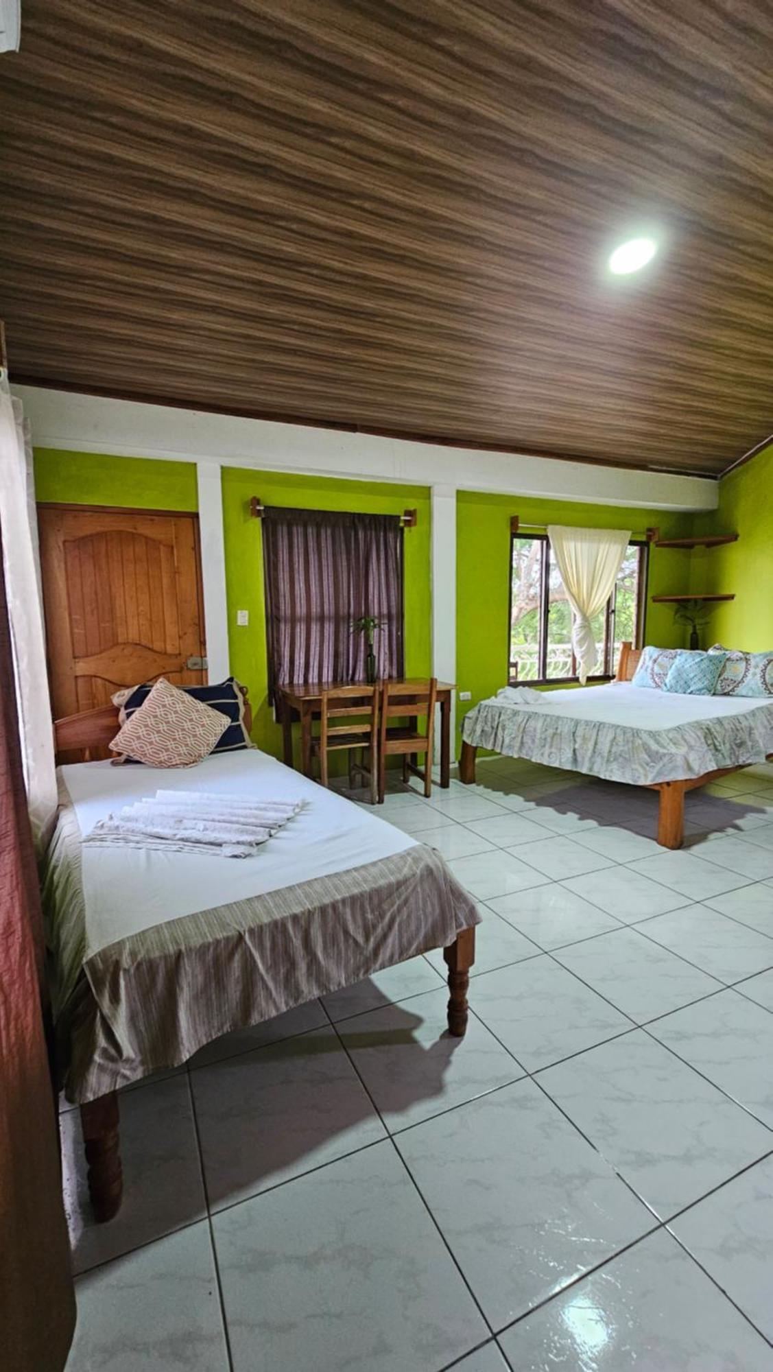 Hotel Restaurante Cocos Santa Cruz
